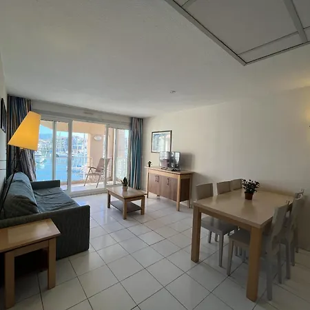 Appartement Cap Hermes 200 Avec Piscine Et Vue Port Fréjus